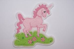 Einhorn auf Blumenwiese