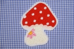 Pilz mit Bl�mchen, fein gestickt